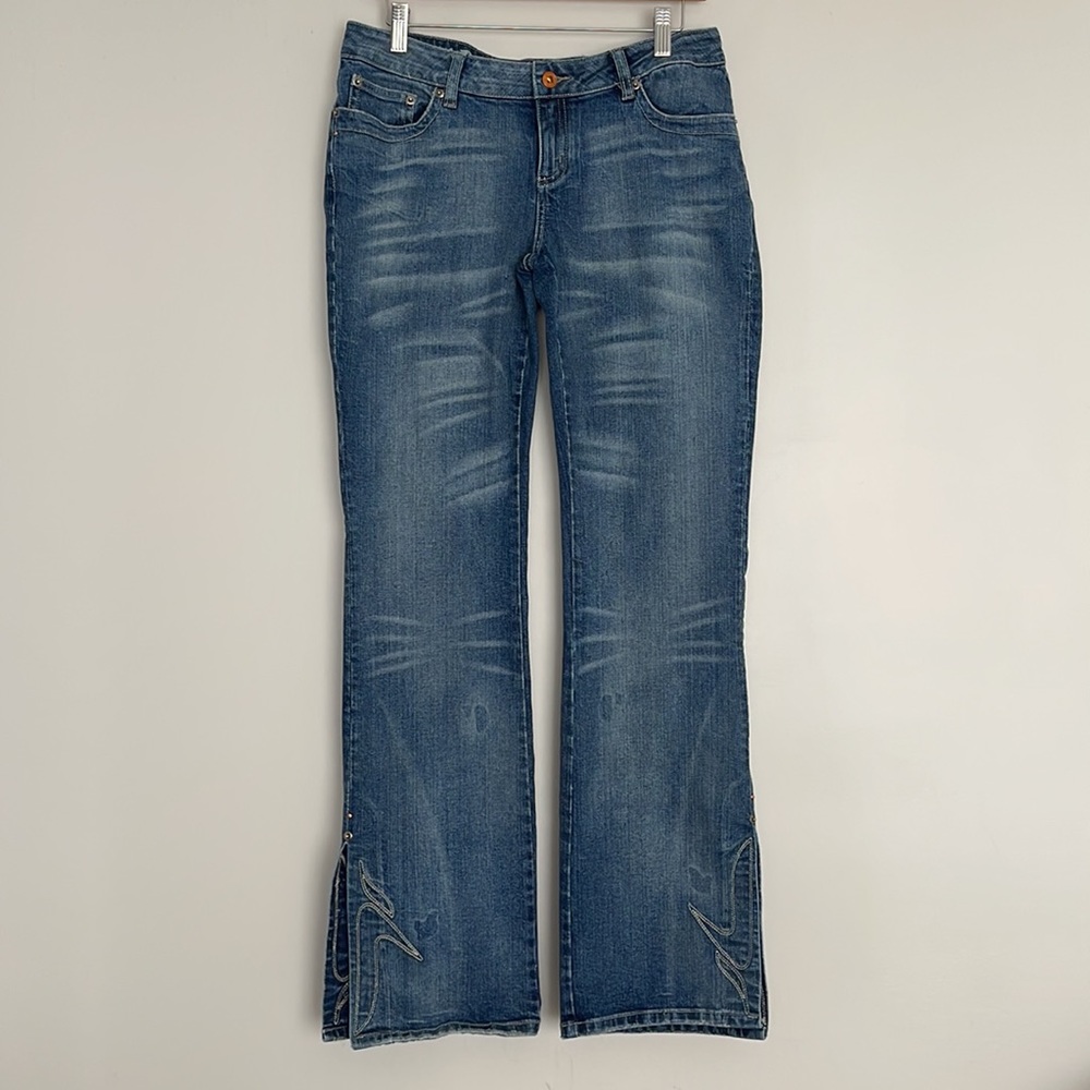 AZZURE Jeans Vintage Embellished Back Low-Rise Bootcut Cowboy Jeans Size…